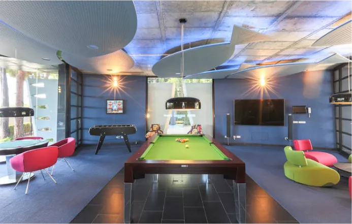 Villa La Nao billard webp